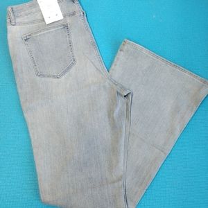NWT Elizabeth and James Women's High Rise Flare Jeans - Size 16